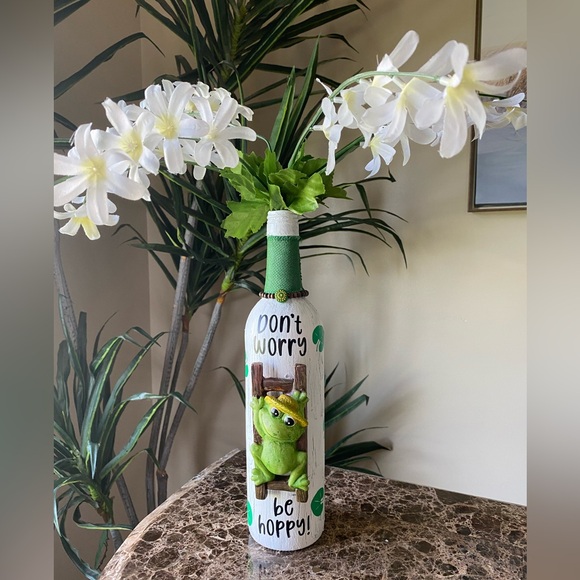 3D Country Frog with Lily Pads, and Sunflower Handmade Rustic Wine Bottle Decor - Picture 1 of 10